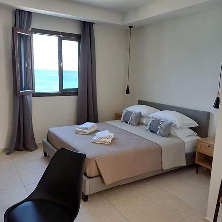 Oasis Apartments Livadia  Bagian luar foto