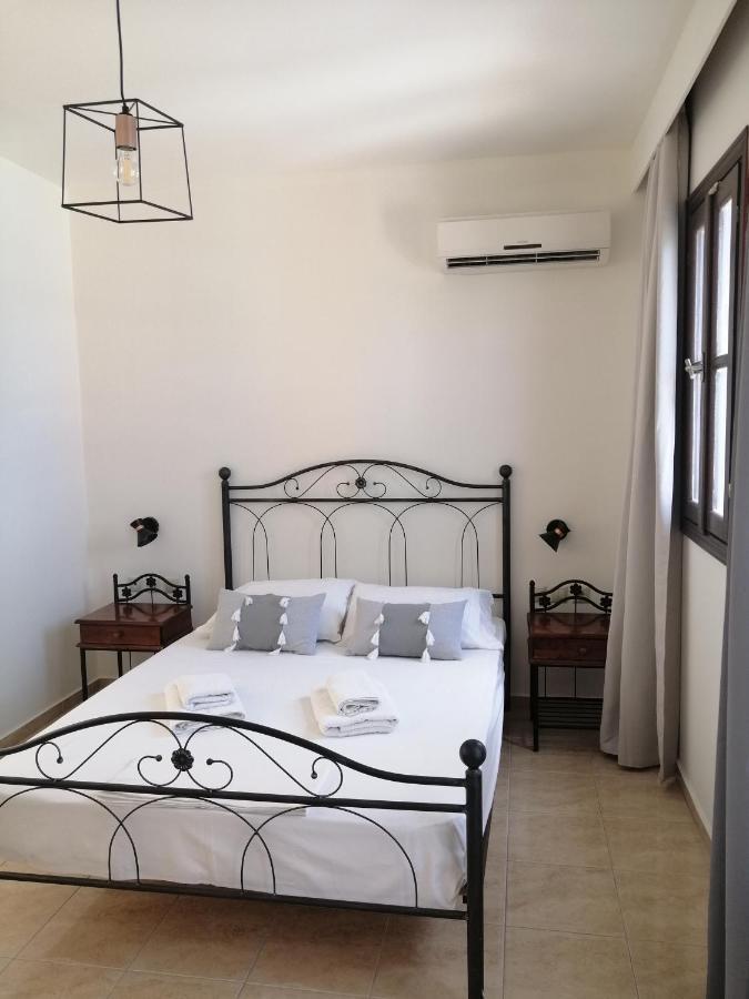 Oasis Apartments Livadia  Bagian luar foto