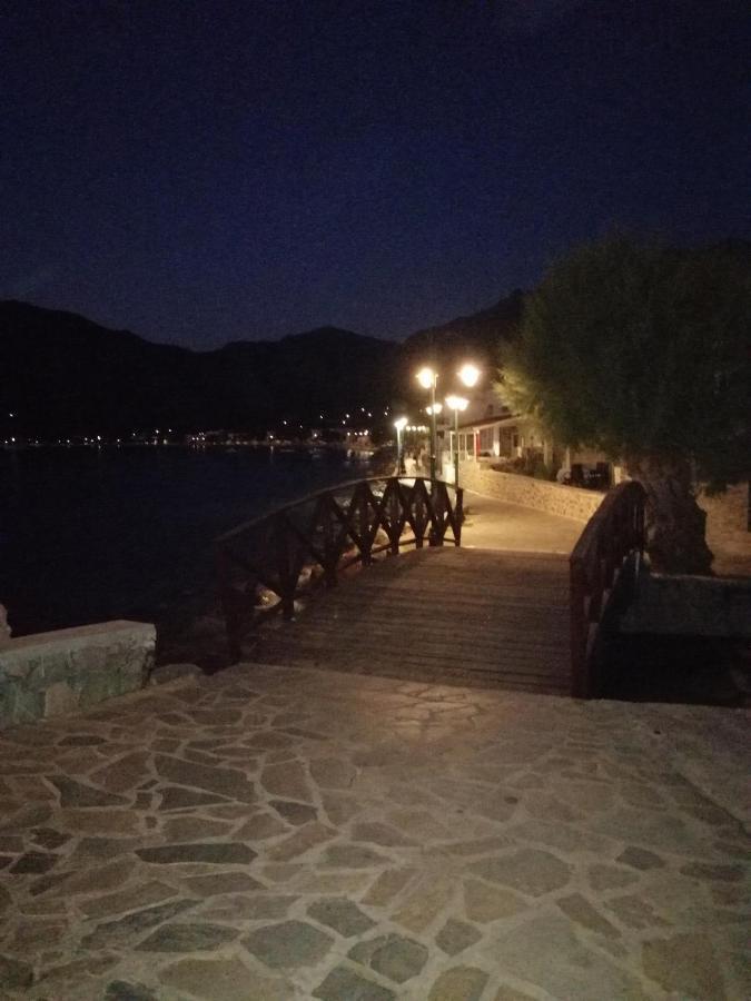 Oasis Apartments Livadia  Bagian luar foto