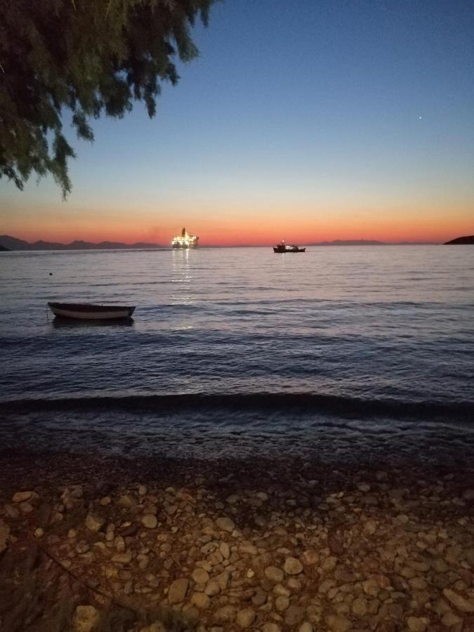 Oasis Apartments Livadia  Bagian luar foto